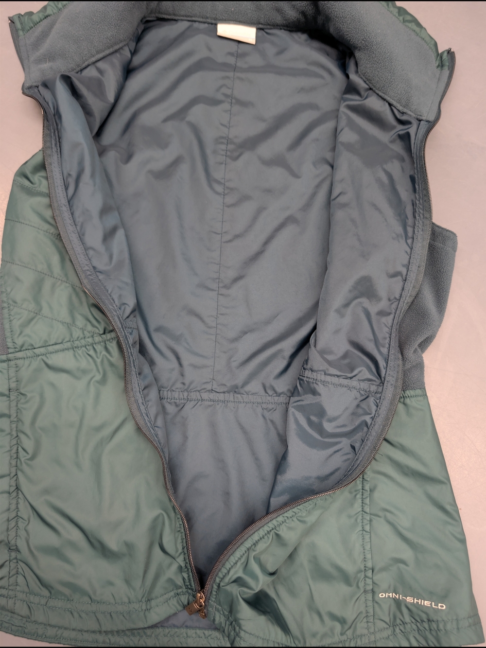 Columbia Lightweight Puffer Vest in Teal Green - Picture 5 of 8